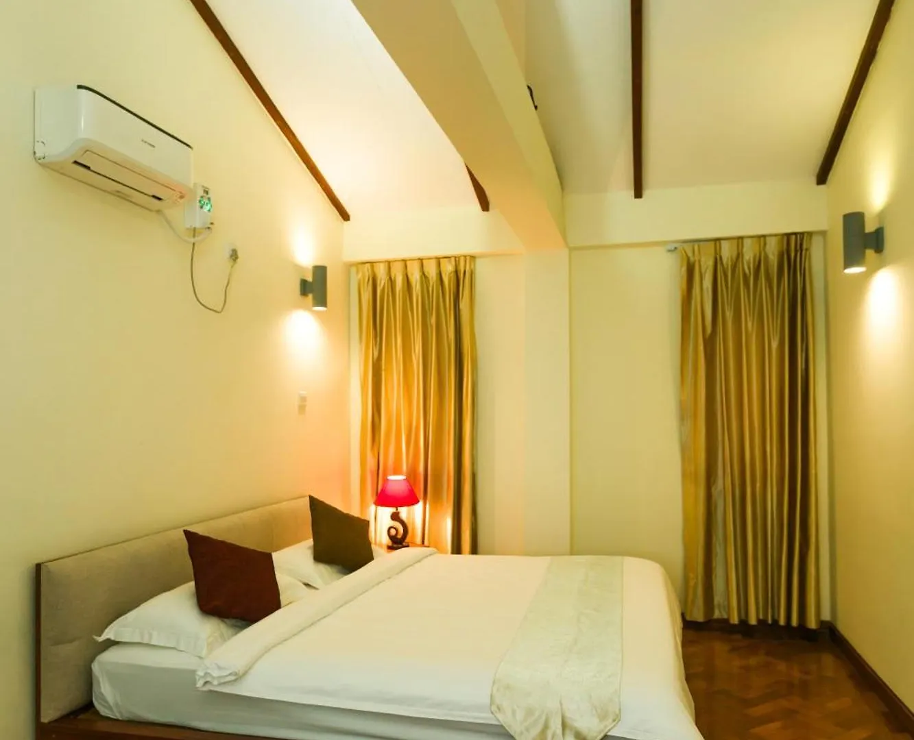 Ambassador Hill Hotel Yangon 3*,